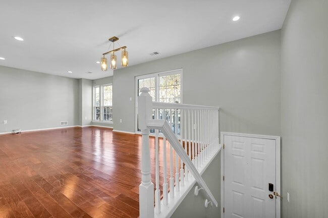 Building Photo - 40 Cottonwood St