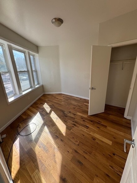 Building Photo - 1873 Stratford Ave