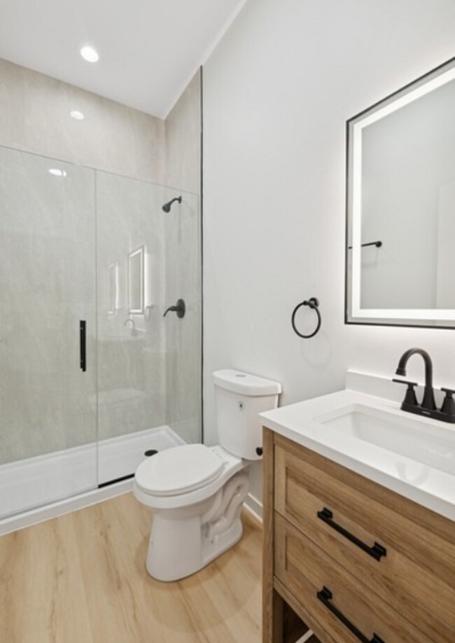 Building Photo - Modern and Luxurious 3b/2b Apartment in Humboldt Park