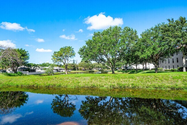 Building Photo - 10137 Mangrove Dr