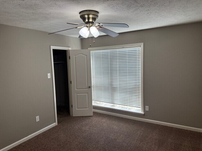 Building Photo - 2403 Lancashire Ln