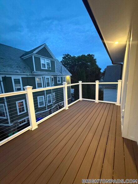 Building Photo - 35 Hunnewell Ave