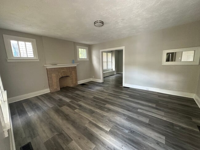 Building Photo - 722 Delhi Ave