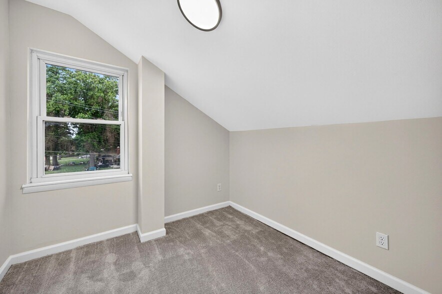 Building Photo - 8706 Valcour Ave