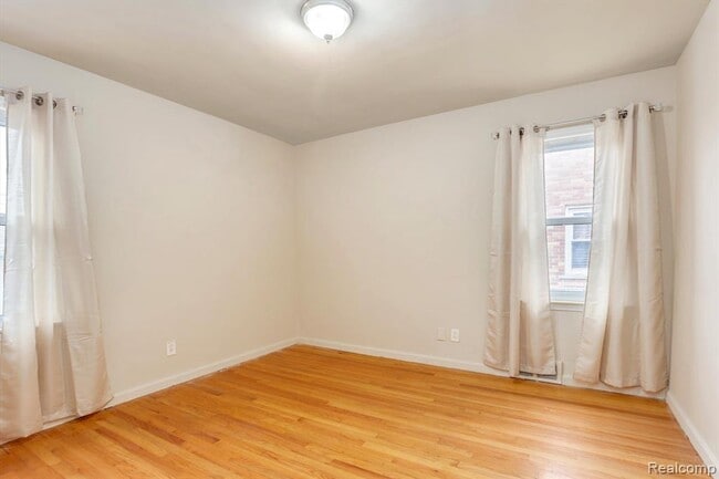Building Photo - 22780 Courtland Ave