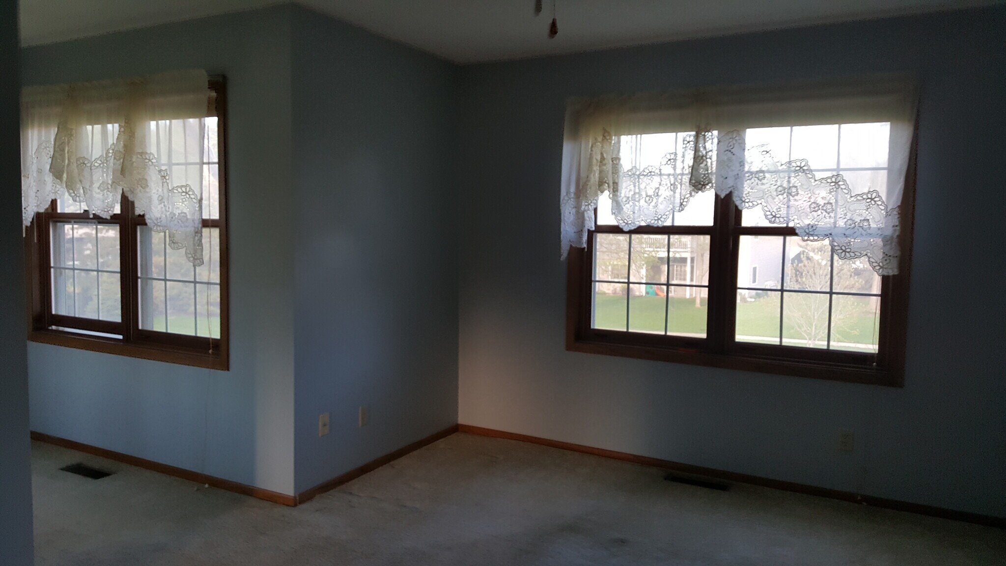 Building Photo - 4159 Maureen Dr NE