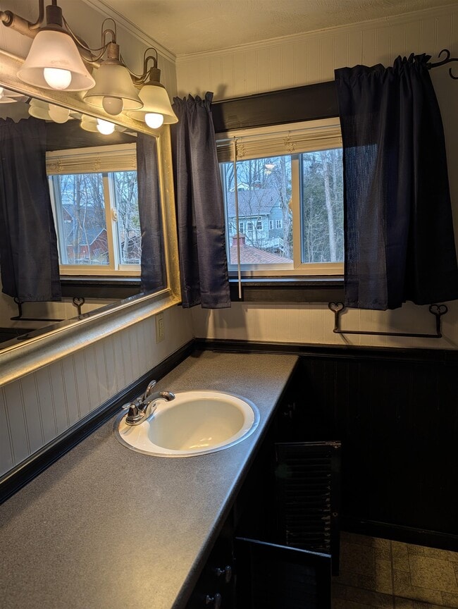 Building Photo - 30 Pleasant St