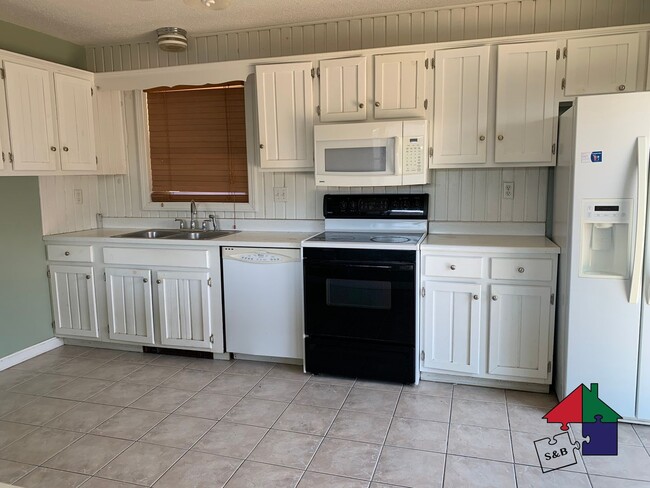 Building Photo - Barre Single Family Home - 4BR 1.5BA with In-Unit Laundry