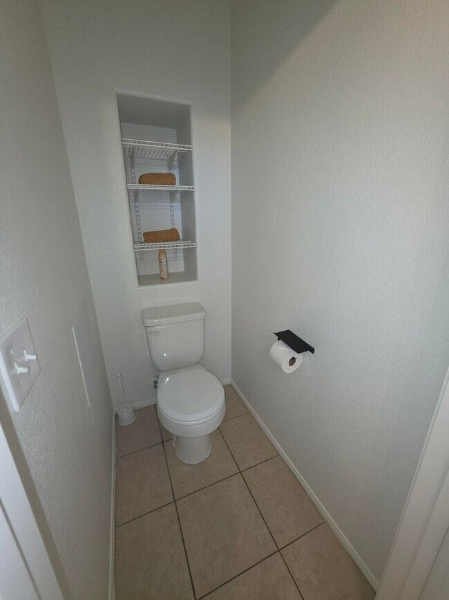 Building Photo - Firewood/ 3 Bedroom Furnished