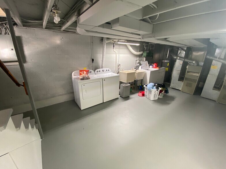 Building Photo - 2844 Chamberlain Rd