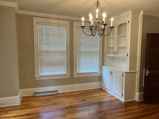 Building Photo - Historic Neighborhood - 3 BR / 1.5 BA