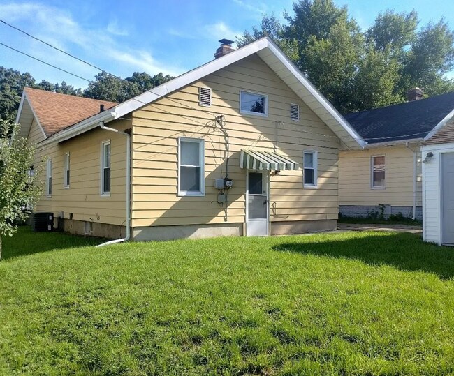 Building Photo - 1140 E Dayton St