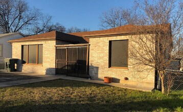 Building Photo - AVAILABLE NOW!