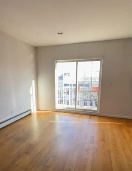 Building Photo - 20-10 Steinway St