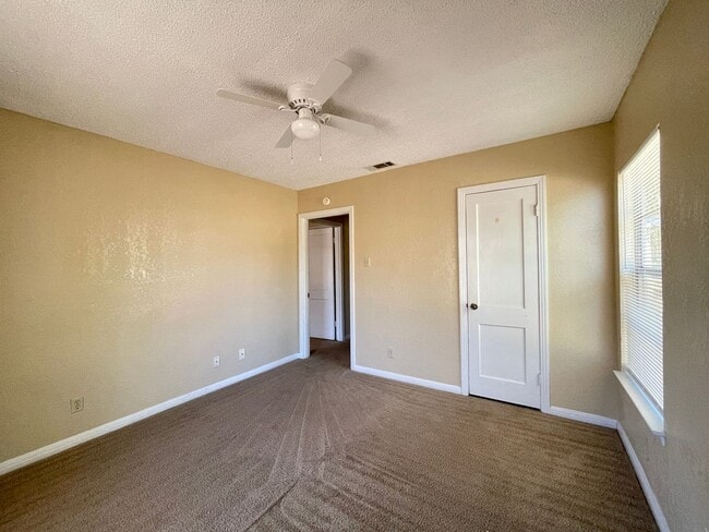 Building Photo - 807 W Dean Ave