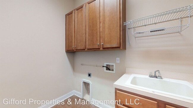 Building Photo - 4 br, 3.5 bath House - 595 Saddlestone Drive