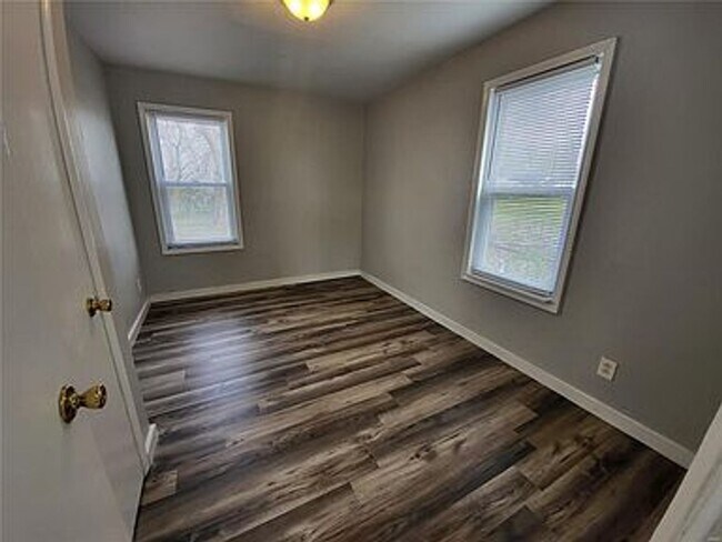 Building Photo - 6156 Jackson Ave