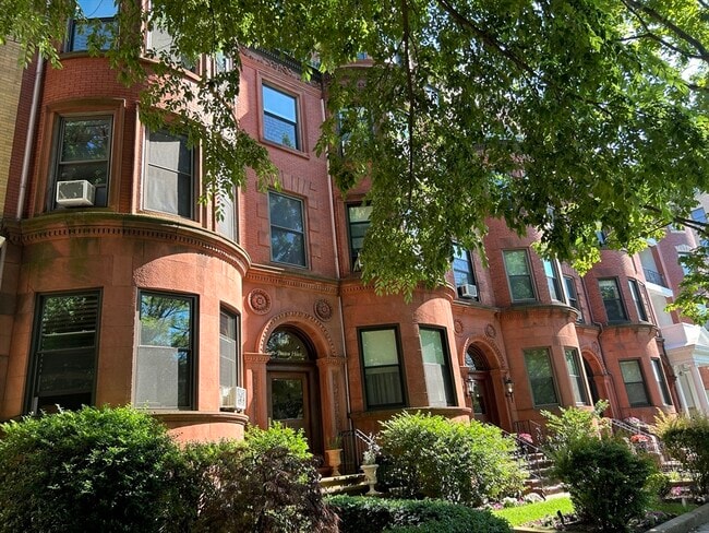 Building Photo - 1083 Beacon St