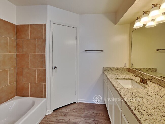 Building Photo - 15135 Tresch Ln
