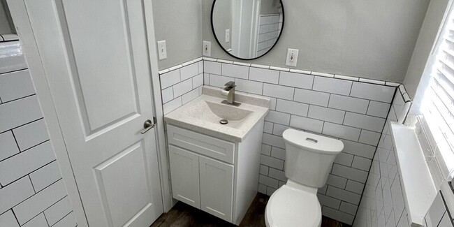 Building Photo - 5836 Sunshine Dr