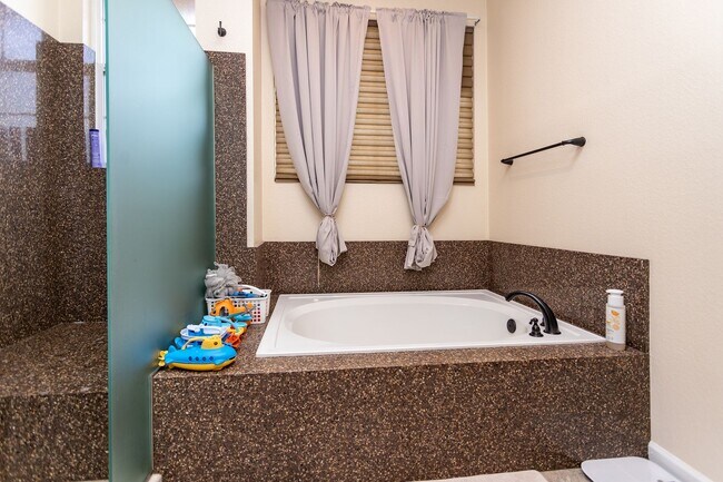 Building Photo - Charming 4-Bedroom Home in Prime Location!!!