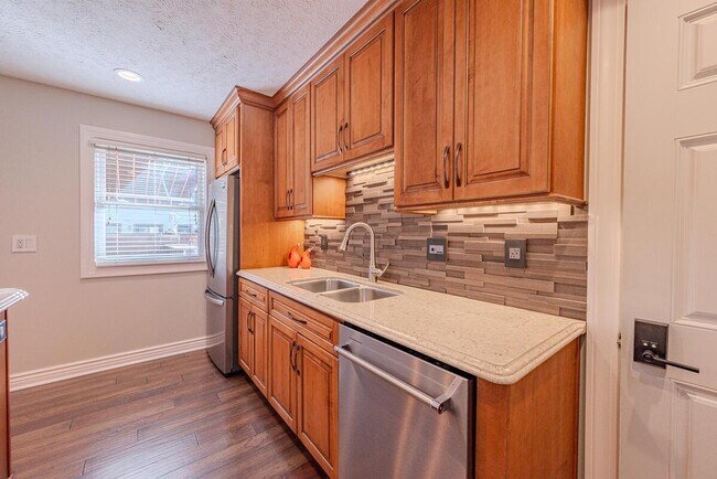 Building Photo - 7630 Alta View Blvd