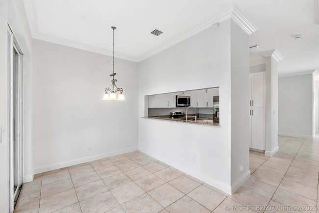 Building Photo - 3505 Lakeside Dr