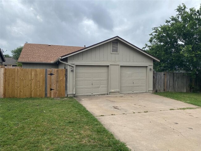 Building Photo - 12312B Alderbrook Dr