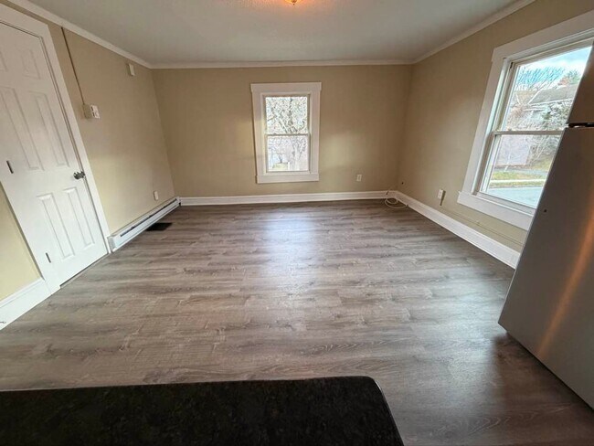 Building Photo - Gorgeous Studio, Second-floor! Apartment in quiet Pittsfield Street