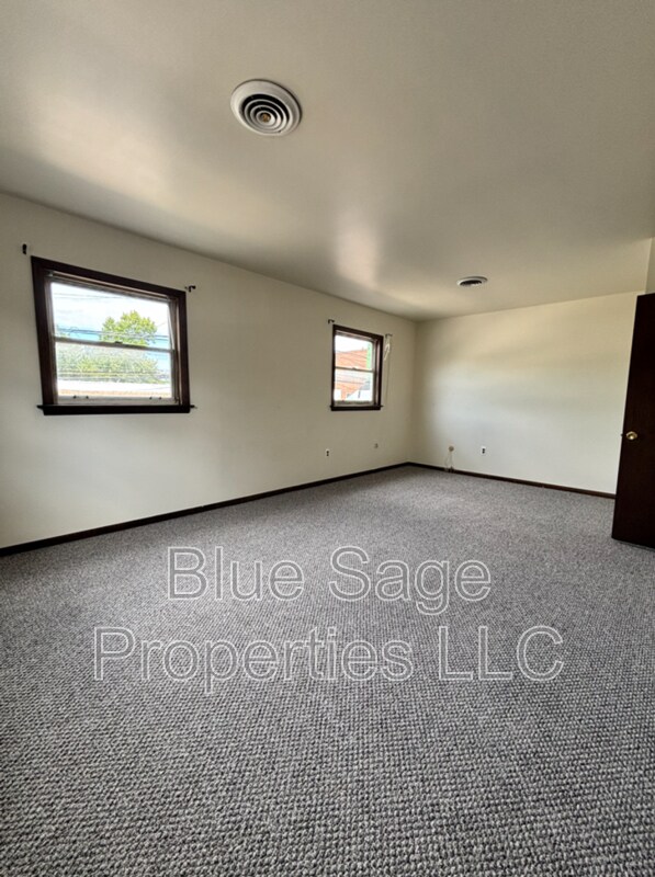 Building Photo - 2419 3rd Ave