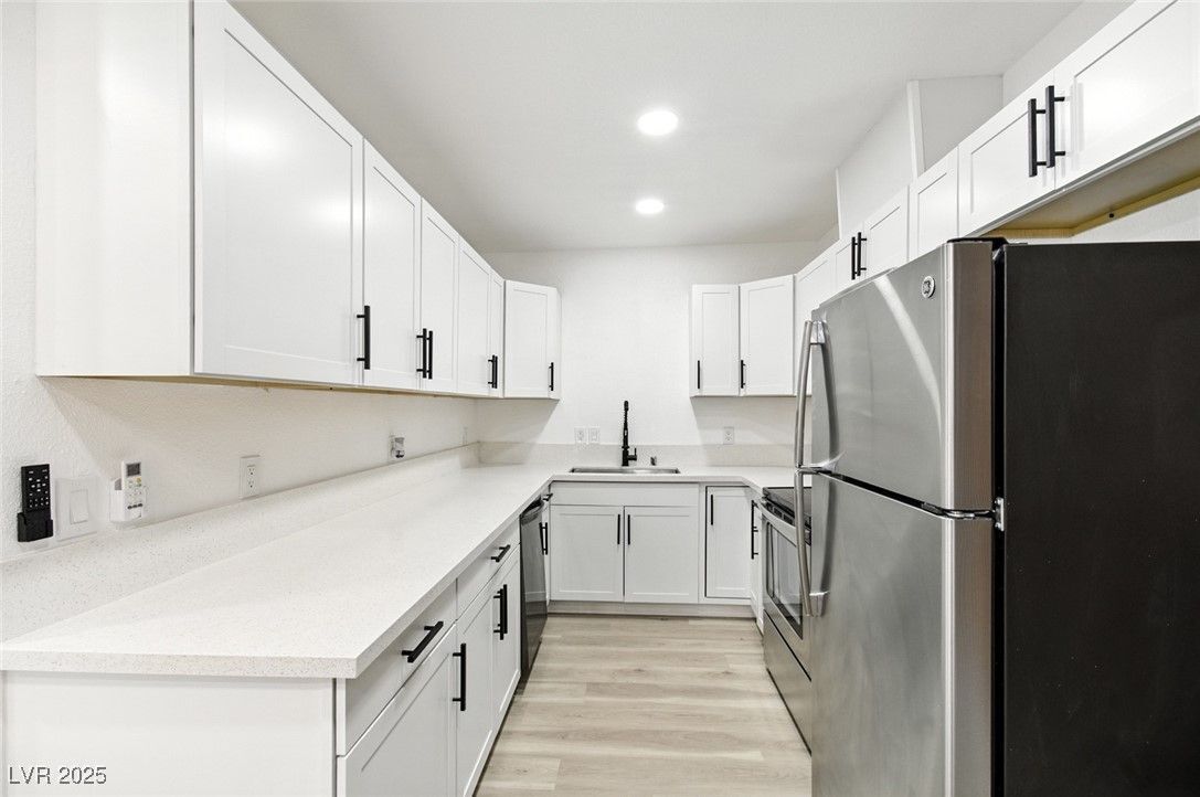 Building Photo - 364 N 13th St