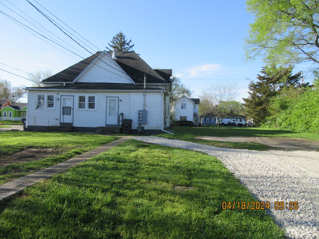 Building Photo - 202 W 3rd St