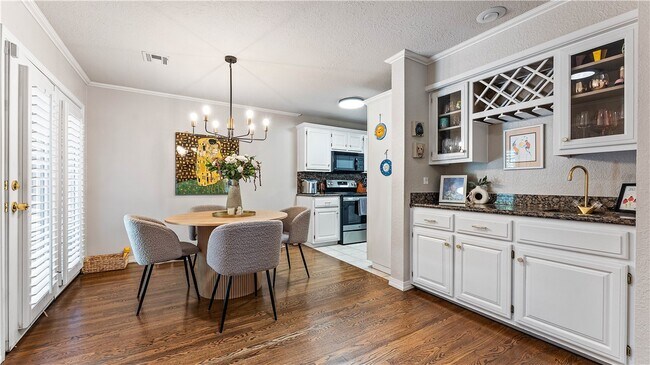 Building Photo - 2 S Prairie Dunes Dr