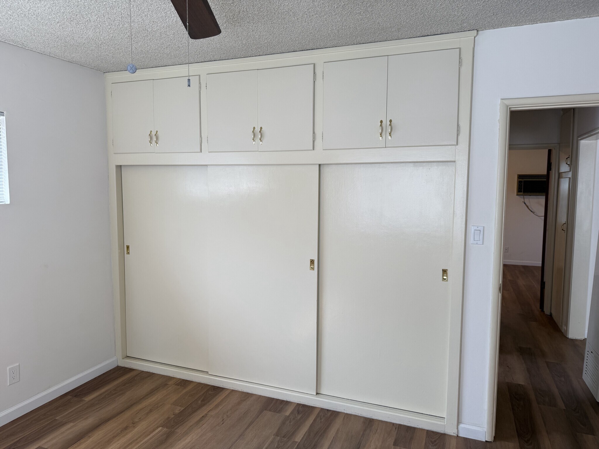 Building Photo - 330 E Fairview Ave