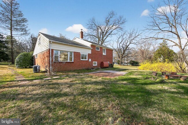 Building Photo - 1567 Sugartown Rd