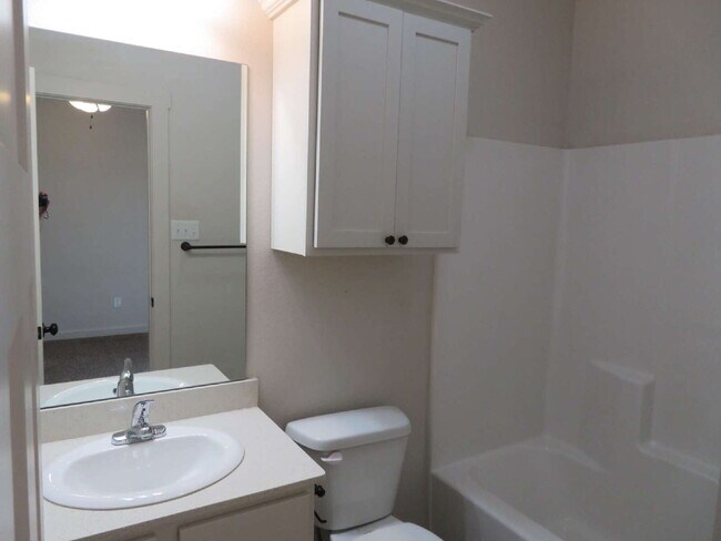 Building Photo - Beautiful Home Located Near Texas Tech University!