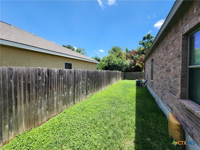 Building Photo - 244 Rosalie Dr