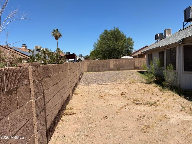 Building Photo - 10820 W Wagon Wheel Dr