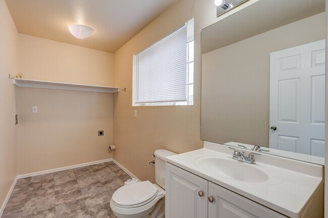 Building Photo - 1273 S Zeno Way