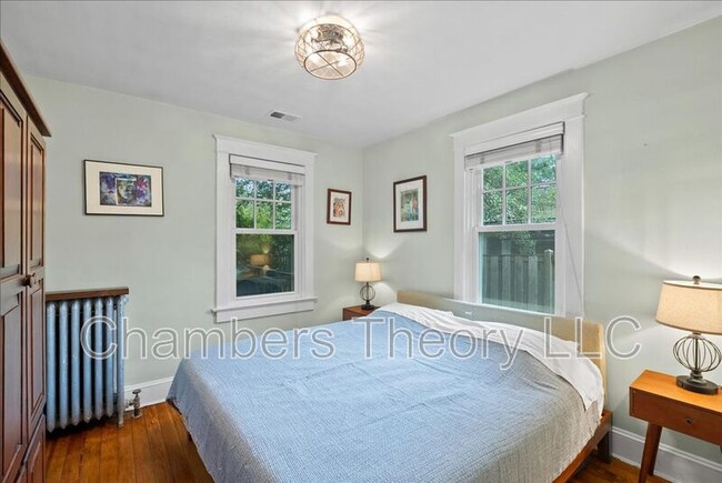 Building Photo - 23 E Walnut St