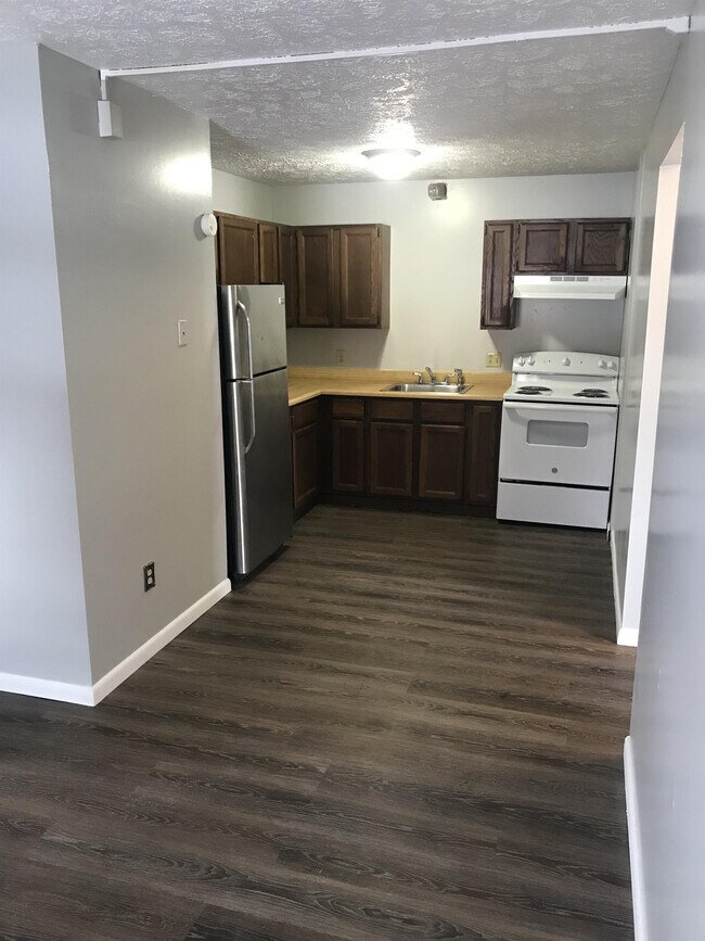 Building Photo - 548 Cambria Ave