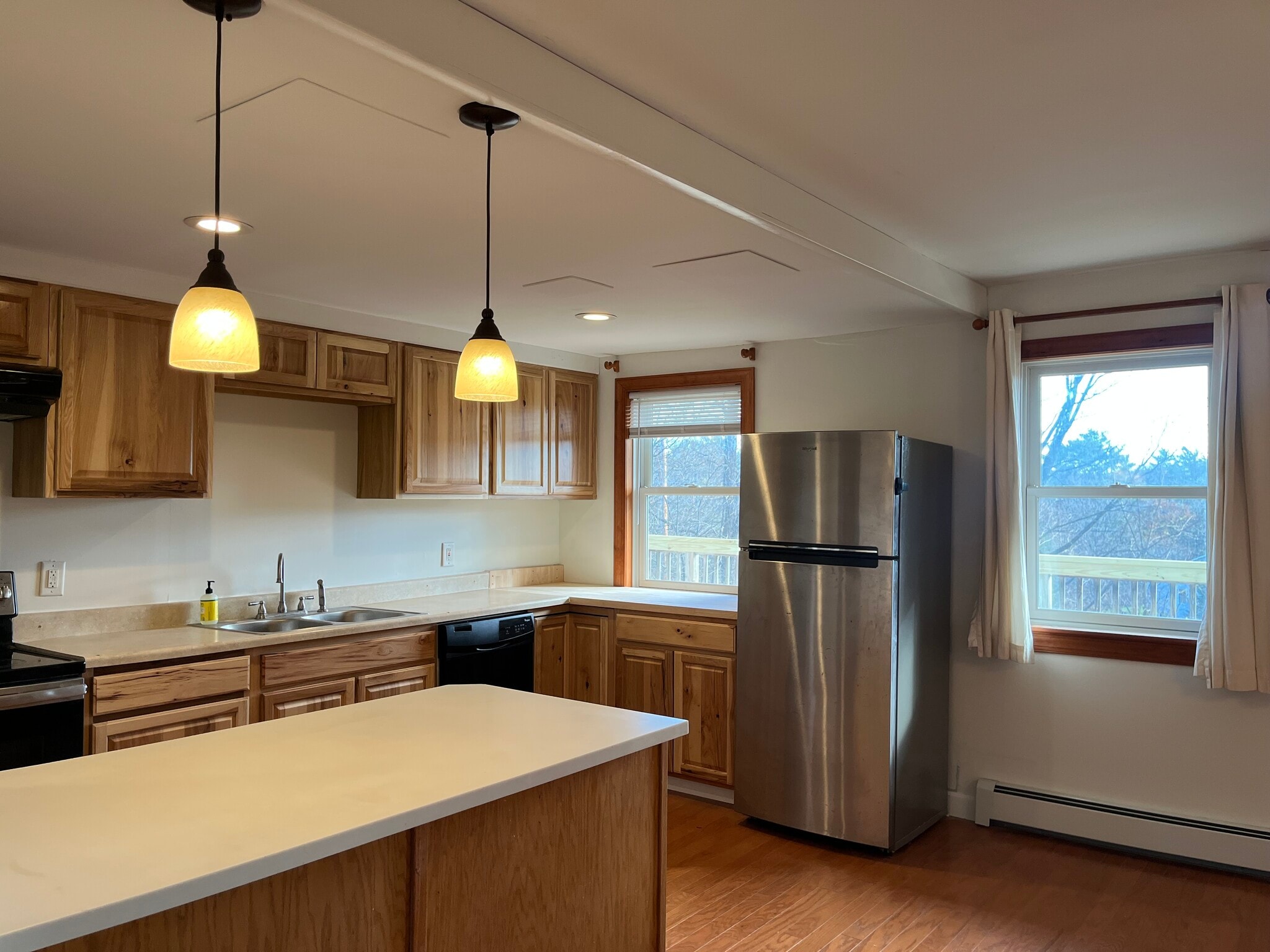 Building Photo - 851 Woods Hollow Rd