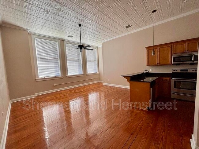 Building Photo - 1204 Broad St