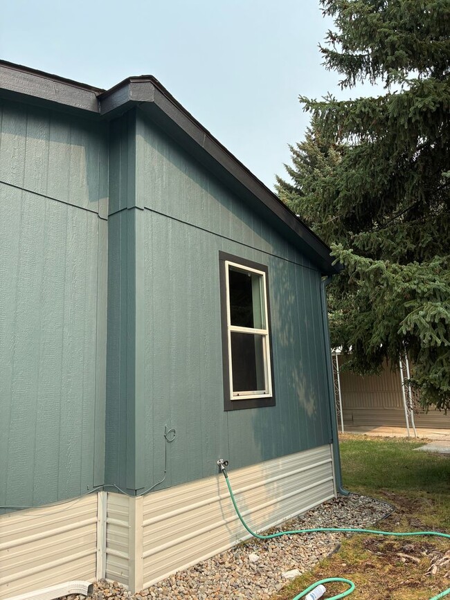 Building Photo - Beautiful, Quiet neighborhood close to dow...