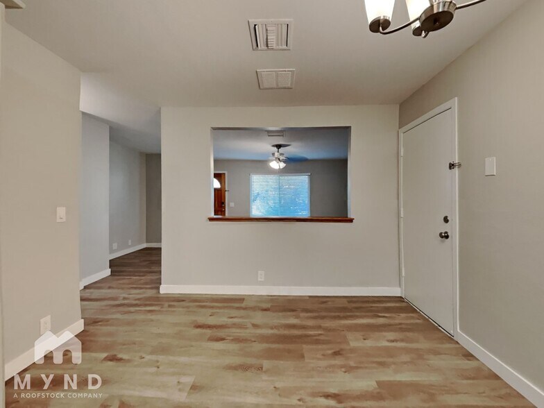 Building Photo - 1116 W Dunbar Dr