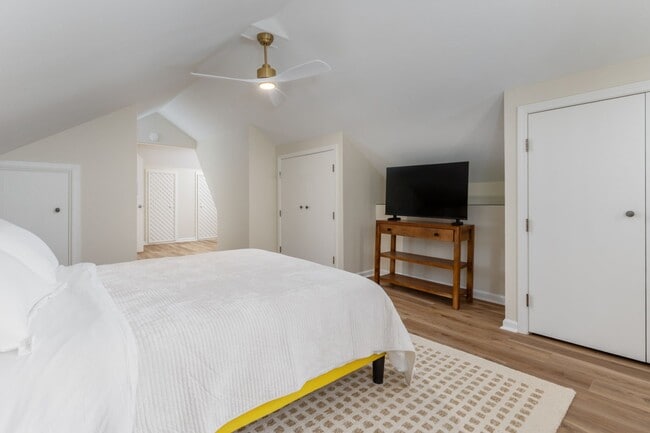 Building Photo - Leasing Now! - Charming 3-Bed, 2-Bath Stone Cottage in Shandon/Wales Garden - Walk to 5 Points!