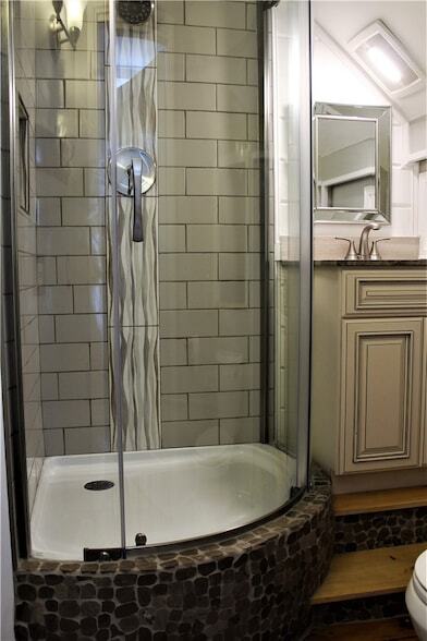 Building Photo - 283 Spring St