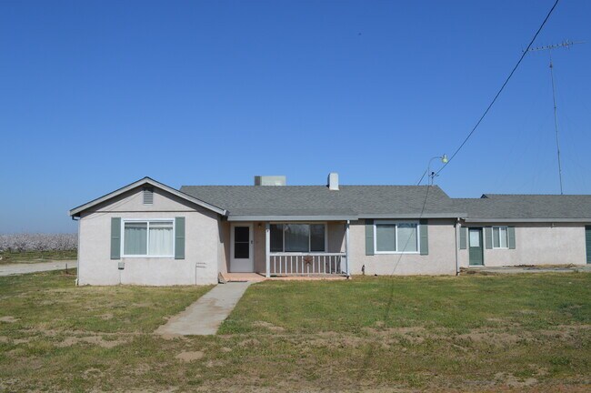 Building Photo - 15290 Sunset Dr