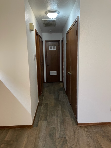 Hallway - 908 Acacia Cir