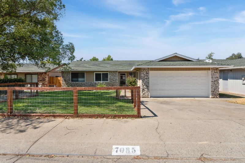 Primary Photo - 7085 Cloverleaf Way